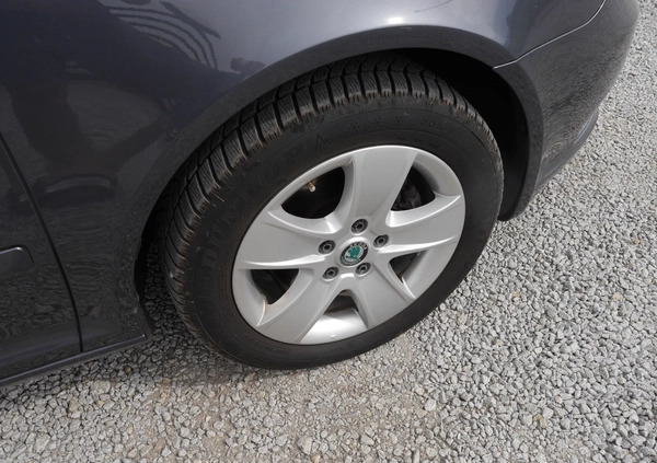 Skoda Octavia cena 24800 przebieg: 281485, rok produkcji 2011 z Ciechanów małe 277